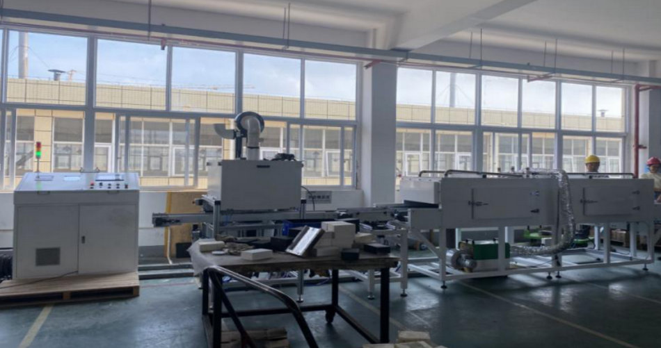 维多利亚老品牌vic特瓷陶瓷橡胶复合衬板硫化喷胶线