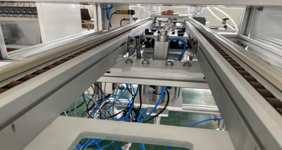 维多利亚老品牌vic特瓷陶瓷橡胶复合衬板硫化喷胶线